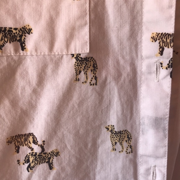 Madewell whit cotton button up with Jaguars ๐ size m - Picture 3 of 8